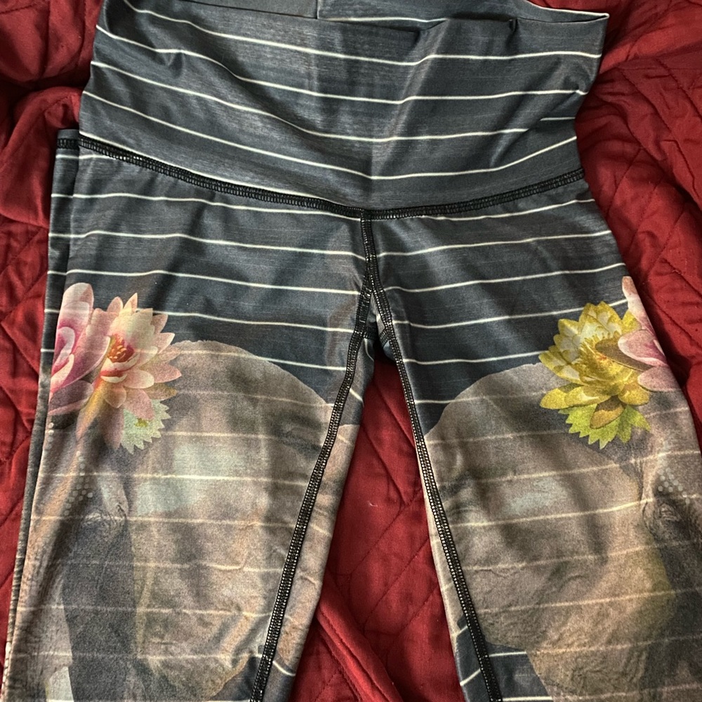 Super cute teeki leggings small new without tags